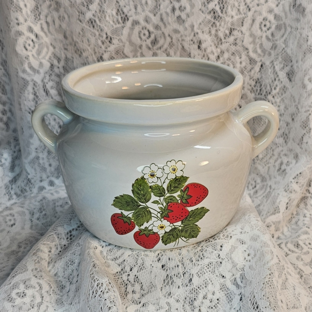 McCoy Pottery • Strawberry Field Bean Pot 9189 • Mint Condition • Vintage
